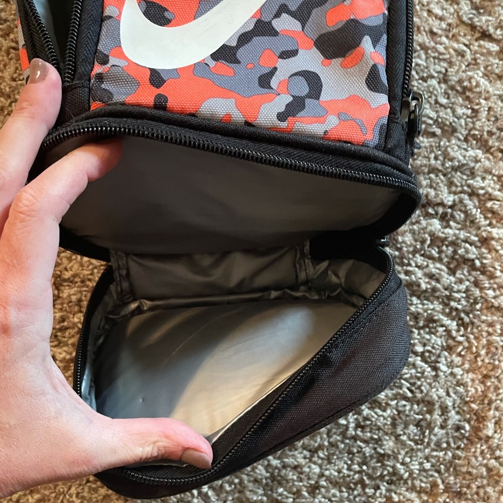 Nike Lunchbox - Picture 6 of 6